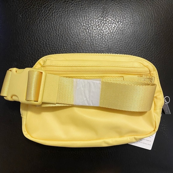 LAST ONE❗️Lululemon Everywhere Belt Bag Sunray ☀️ 🏖 - Picture 9 of 9